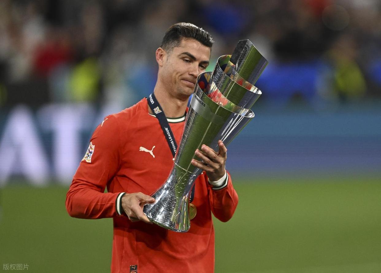 kaiyun官网中国包含C罗重返赛场，反败为胜首场状态出色，西班牙队观众沸腾！再创辉煌时刻的词条