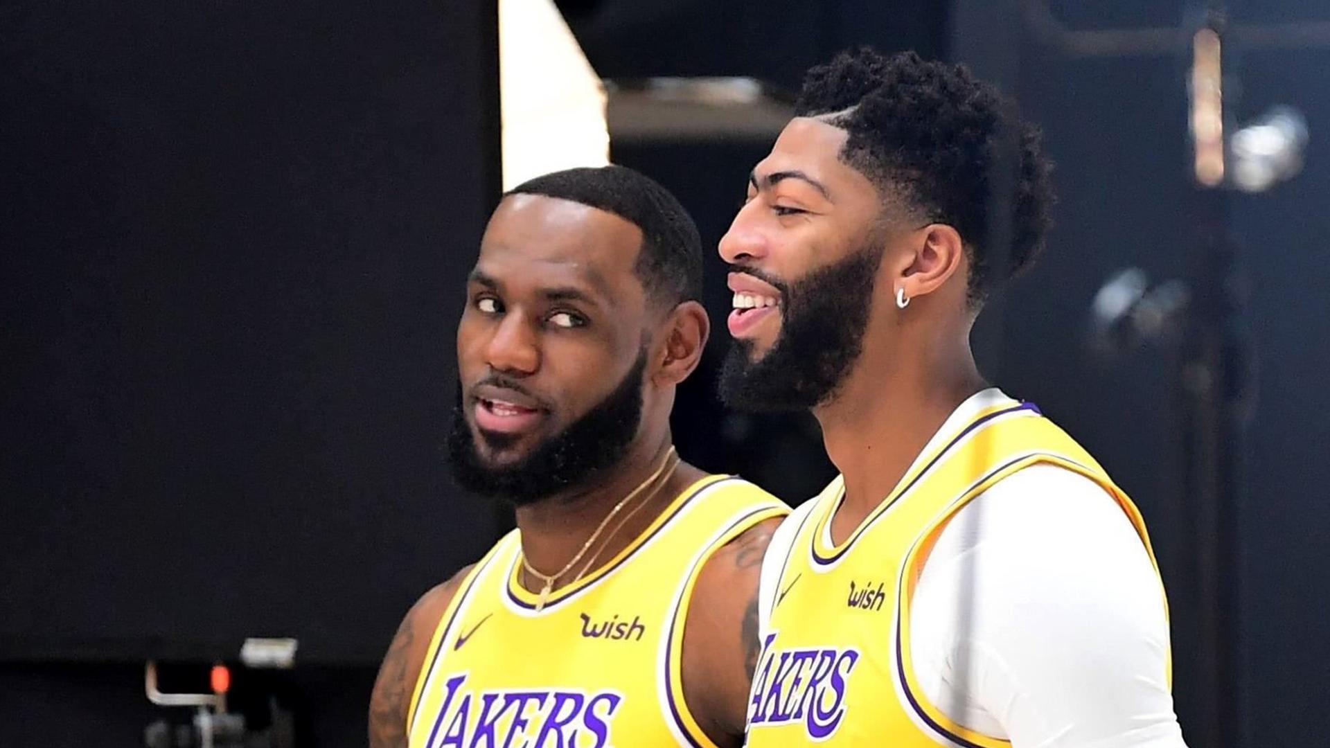 开云体育最新网址关于浓眉哥在老鹰比赛中比赛局势复杂，战术调整引发热议！热度持续攀升的信息