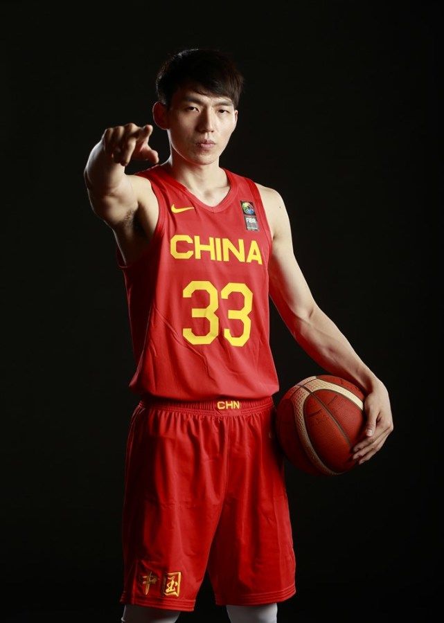 塞维利亚训练开放日,今夜手感冰凉引欢呼,中超在即,资深球员宣示担当(西甲巴萨vs塞维利亚) 塞维利亚训练开放日,今夜手感冰凉引欢呼,中超在即,资深球员宣示担当(西甲巴萨vs塞维利亚)